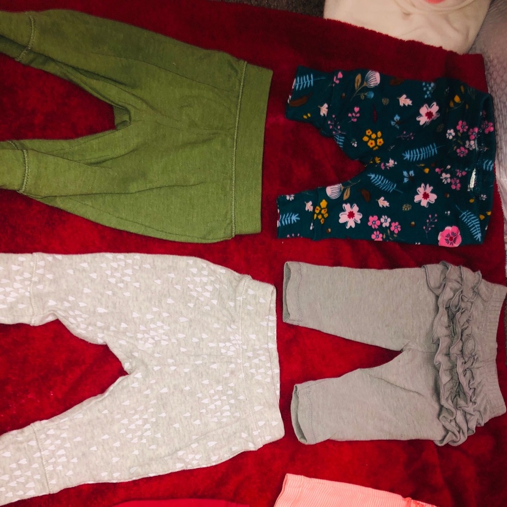 Used once or twice Size newborn Pants & leggings